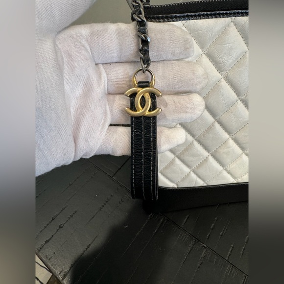 Chanel Gabrielle O Case Clutch Aged Calfskin - Picture 2 of 10